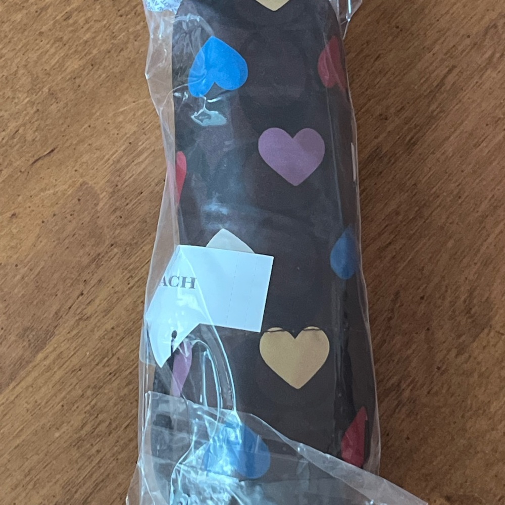 ☔️🌂☔️ COACH UMBRELLA IN SIGNATURE HEART PRINT ☔️🌂☔️ NWT ☔️🌂☔️ - Picture 4 of 16